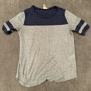 Forever21 gray and blue tee